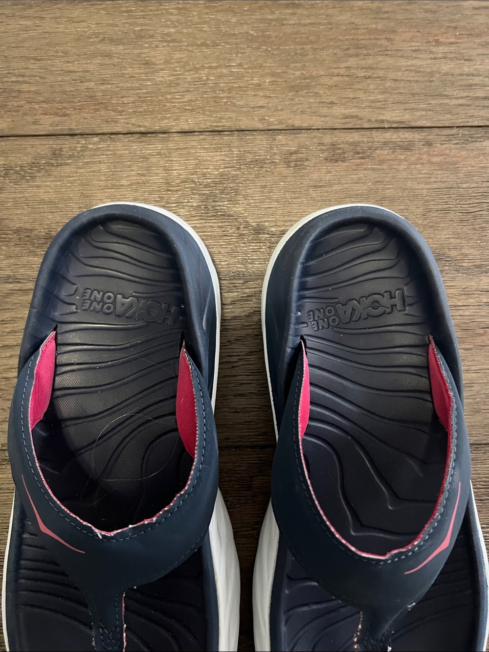 Women’s HOKA Navy and Pink Comfort Flip Sandals Sz 7-7.5 - Picture 2 of 4